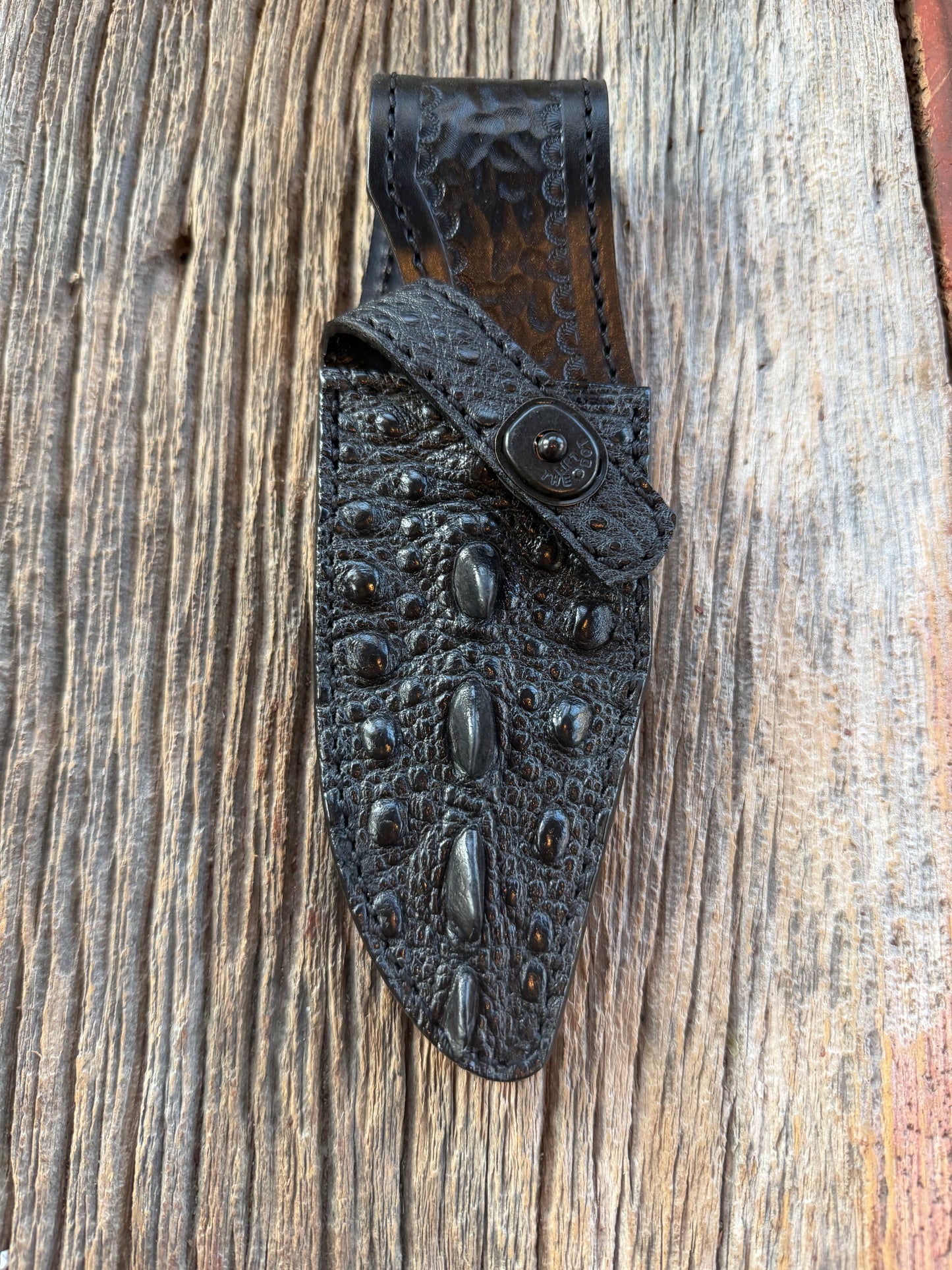 Randall Model 19-5 in Exotic Black Snapping Turtle Horned/Dragon Tail Sheath from Treeman. New version with a Black Canteen Snap.