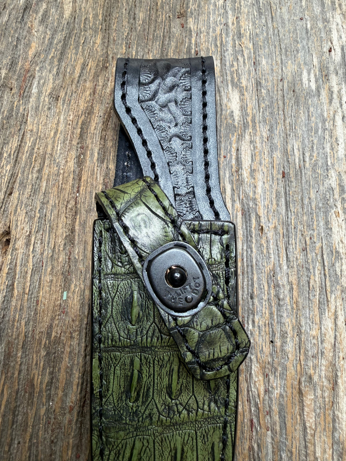 New Randall Model 8-4 Sheath in Exotic Army Green Matte Crocodile from Treeman with the newest Black Canteen snap. Killer sheath. (Copy)
