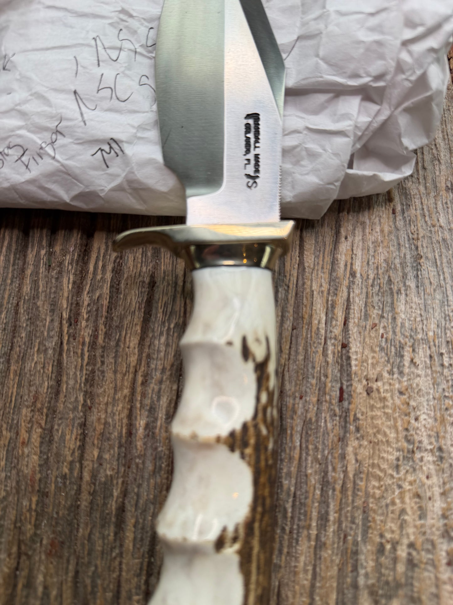 New in Paper Randall Model 19-5 with a nice Stag finger grooves handle. Nickel silver Single Hilt a Nickel silver collar, natural end, Stainless steel blade.