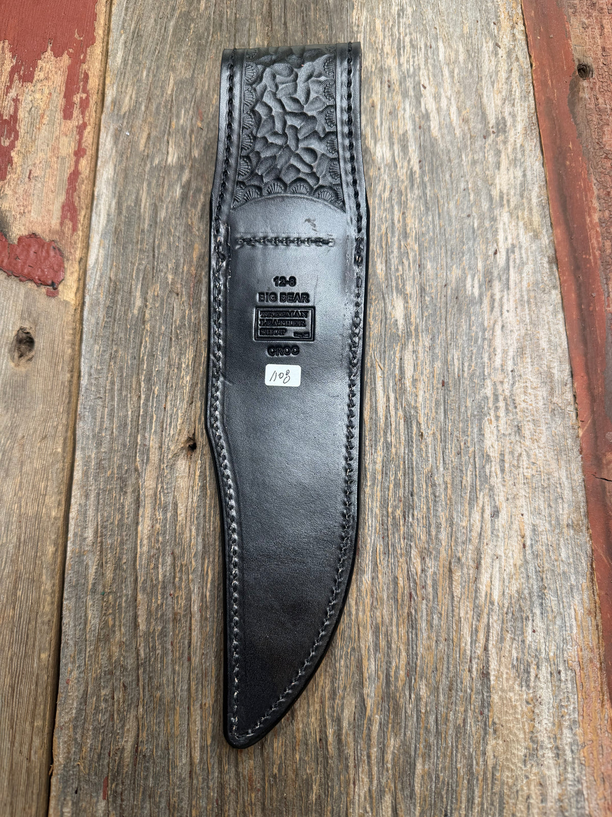 New Randall Model 12-8 Big Bear Sheath in Exotic Black Matte Crocodile from Treeman with the newest Black Canteen snap. Killer sheath.