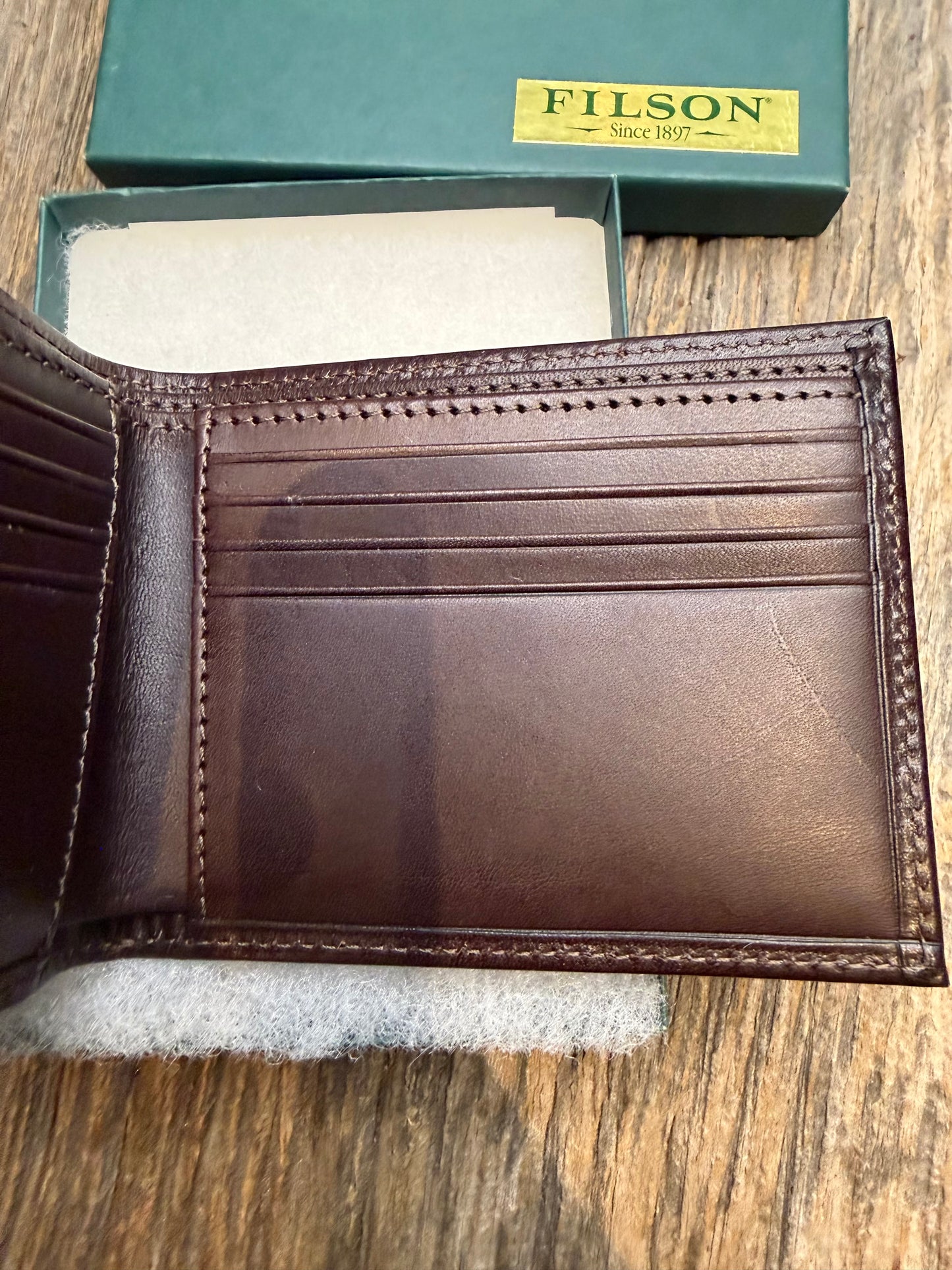 Filson All Leather Packer Wallet in Brown, new in the box. Rare item in soft Horween leather. Made in USA