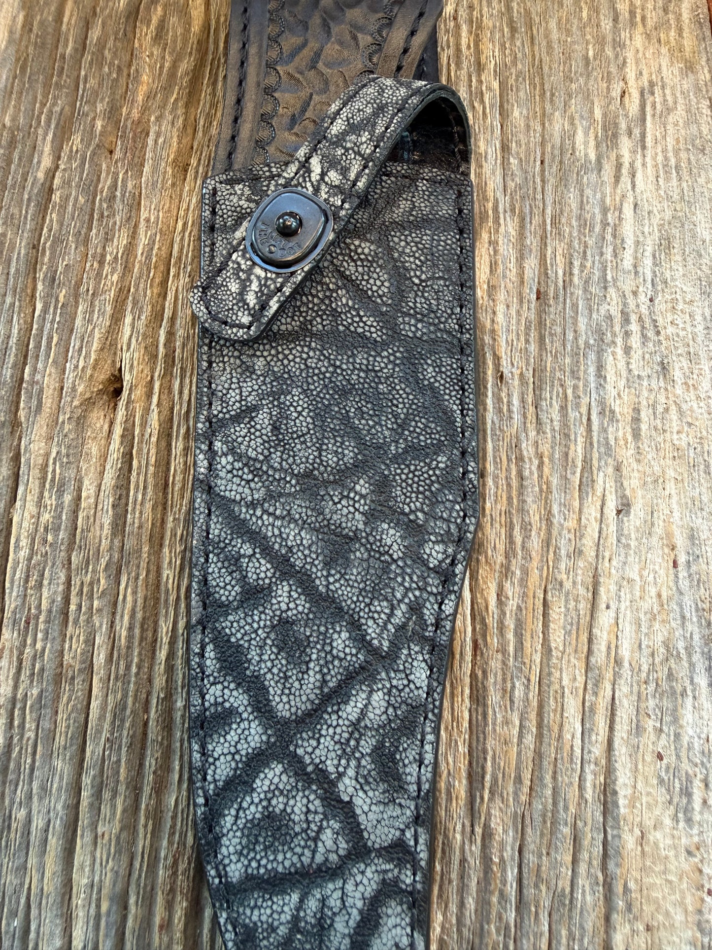 Randall Model 12-8 Sheath in Exotic African Elephant Ear from Treeman Sheaths. Black and Grey pebble texture and the new black Canteen snap, phenomenal.