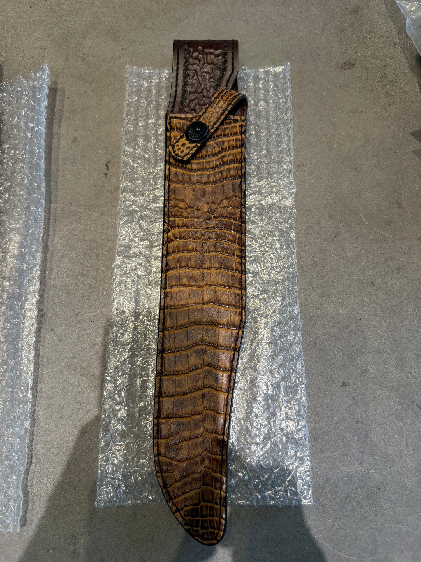 New Randall Model Thorpe Sheath in Exotic Tan Crocodile from Treeman. Black canteen Snap, Beautiful sheath.