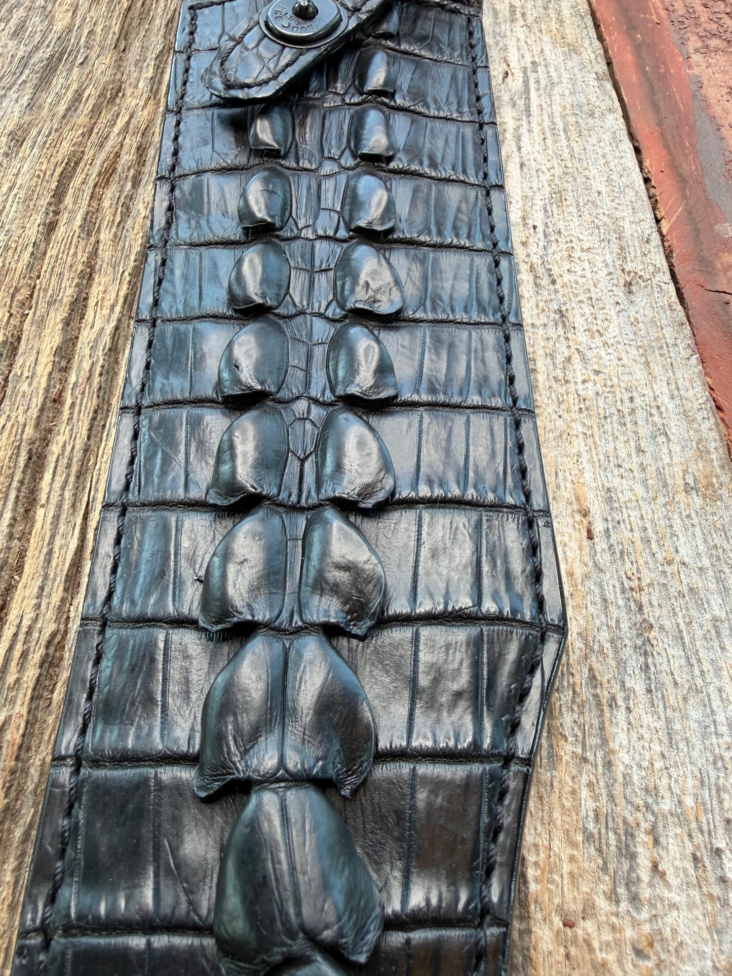 New Randall Model 12-11 Smitty Sheath in Exotic Black Matte Crocodile Tail from Treeman with the newest Black Canteen snap. Killer sheath.