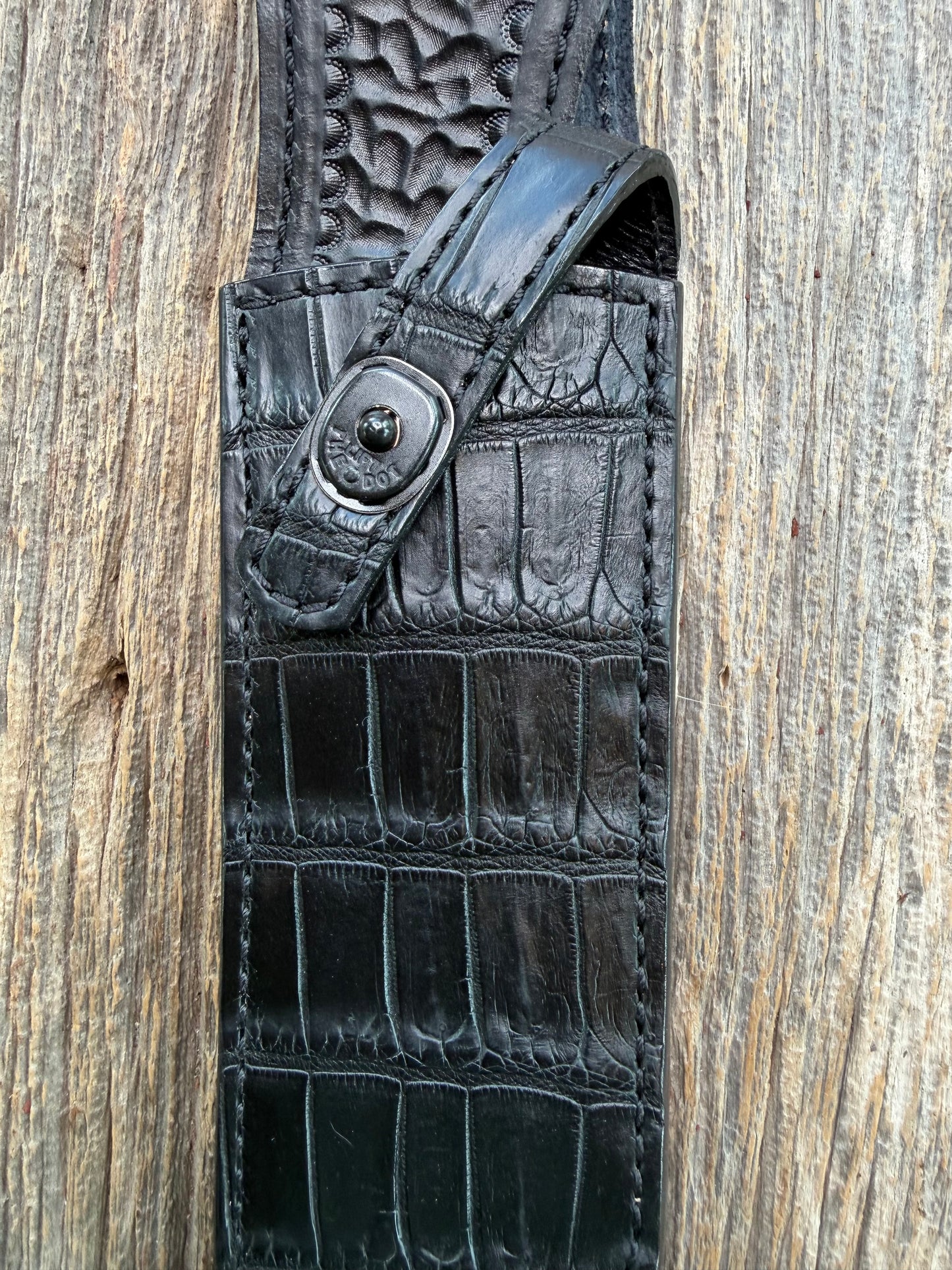 New Randall Model 12-9 Sheath in Exotic Black Matte Crocodile from Treeman with the newest Black Canteen snap. Killer sheath.