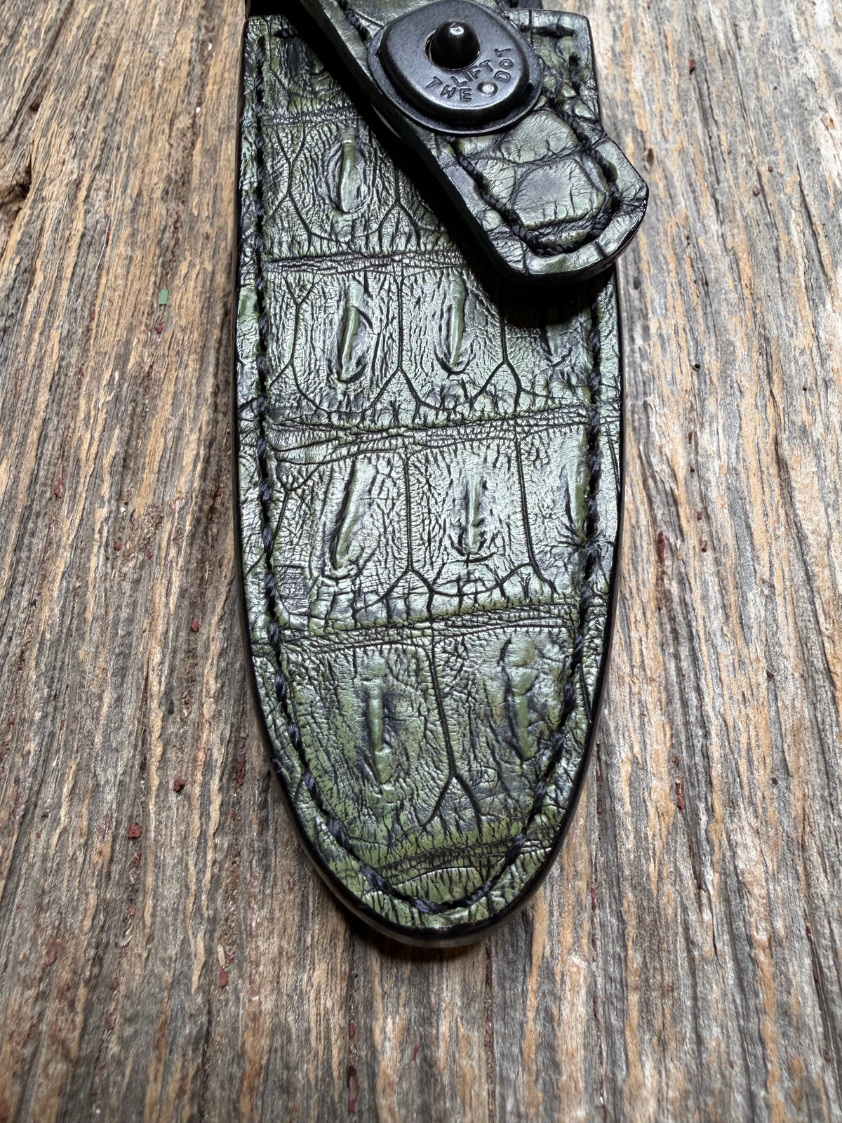 New Randall Model 8-4 Sheath in Exotic Army Green Matte Crocodile from Treeman with the newest Black Canteen snap. Killer sheath. (Copy)