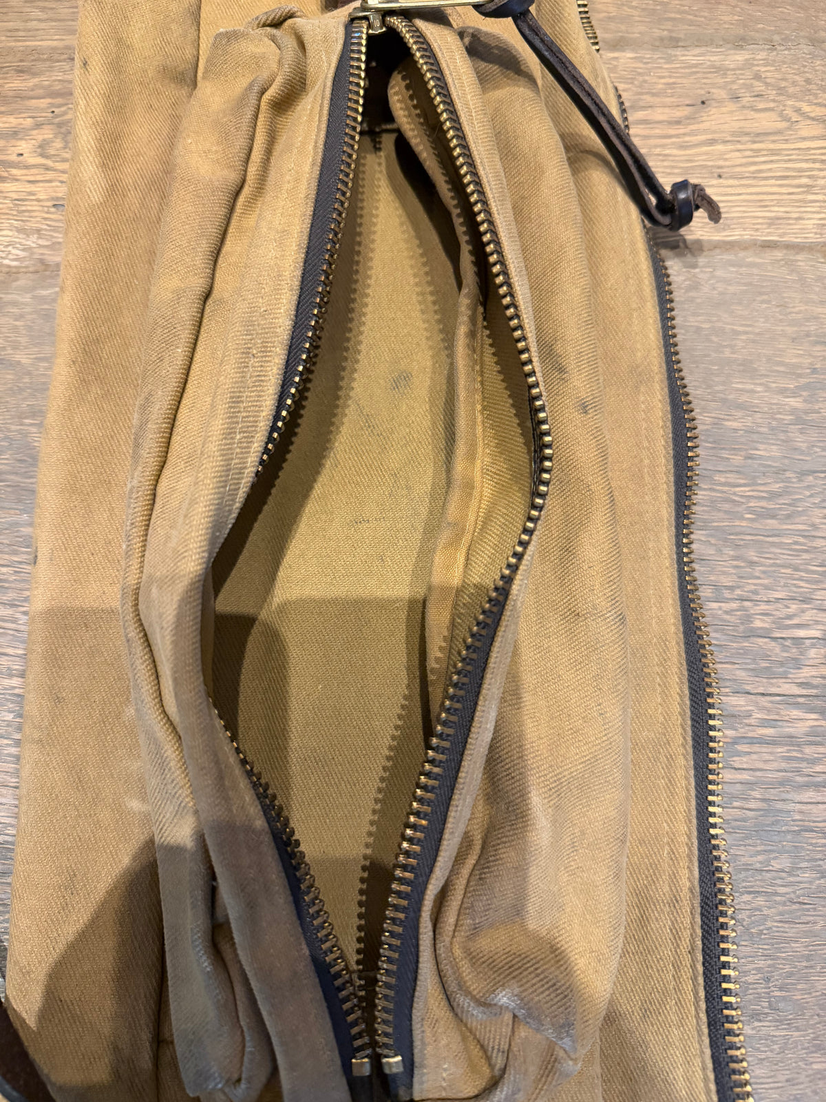 Very Rare Filson Fly Fishing Rod Case Rugged Twill in Tan Made in USA 60 inch version. YKK zippers, Used condition. Style 216P. Built Feb 2003