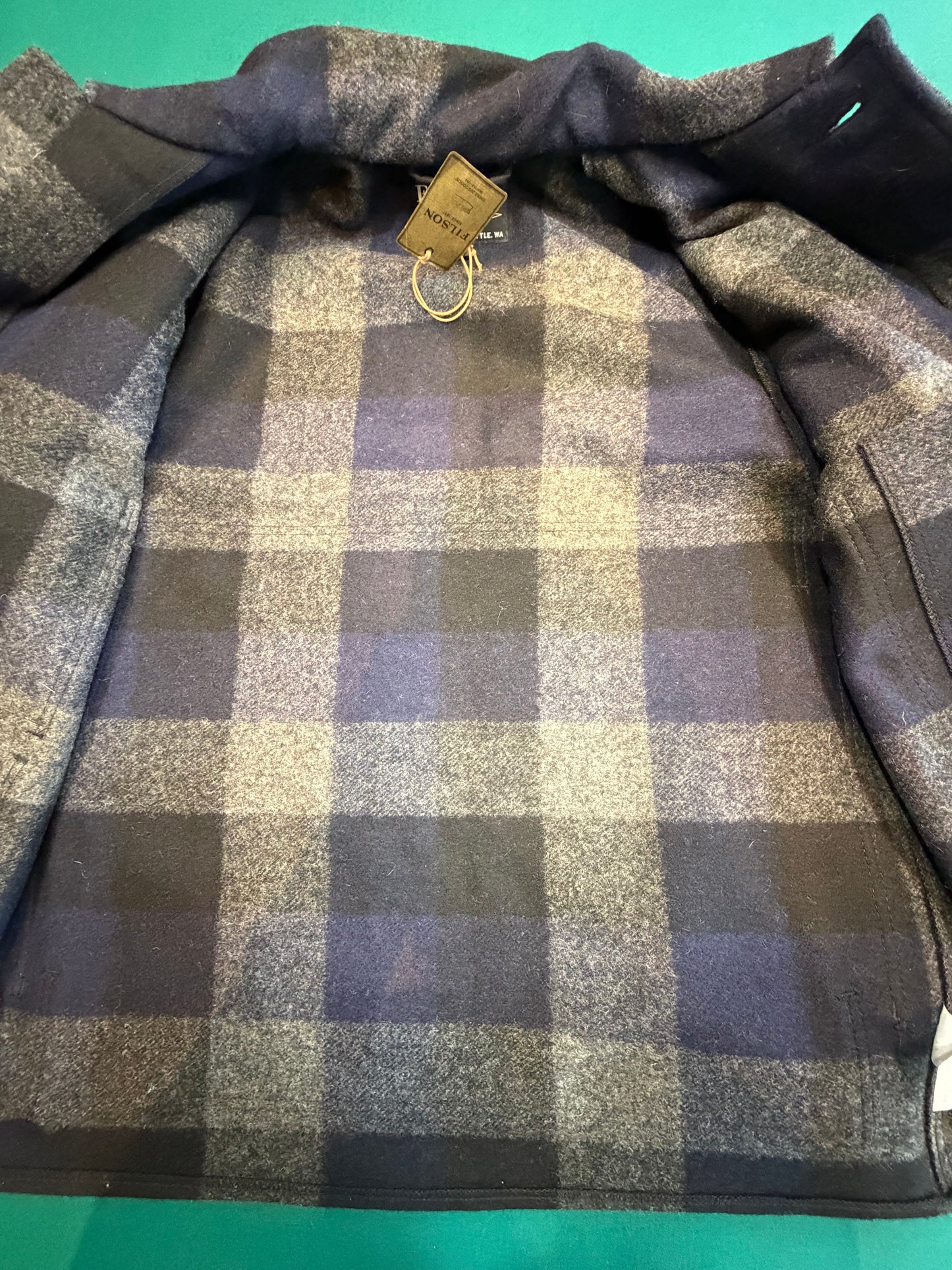 Filson Double Mackinaw Cruiser 2019 NWT Size Large Limited Edition Buffalo Plaid, Navy USA Made “Rare”