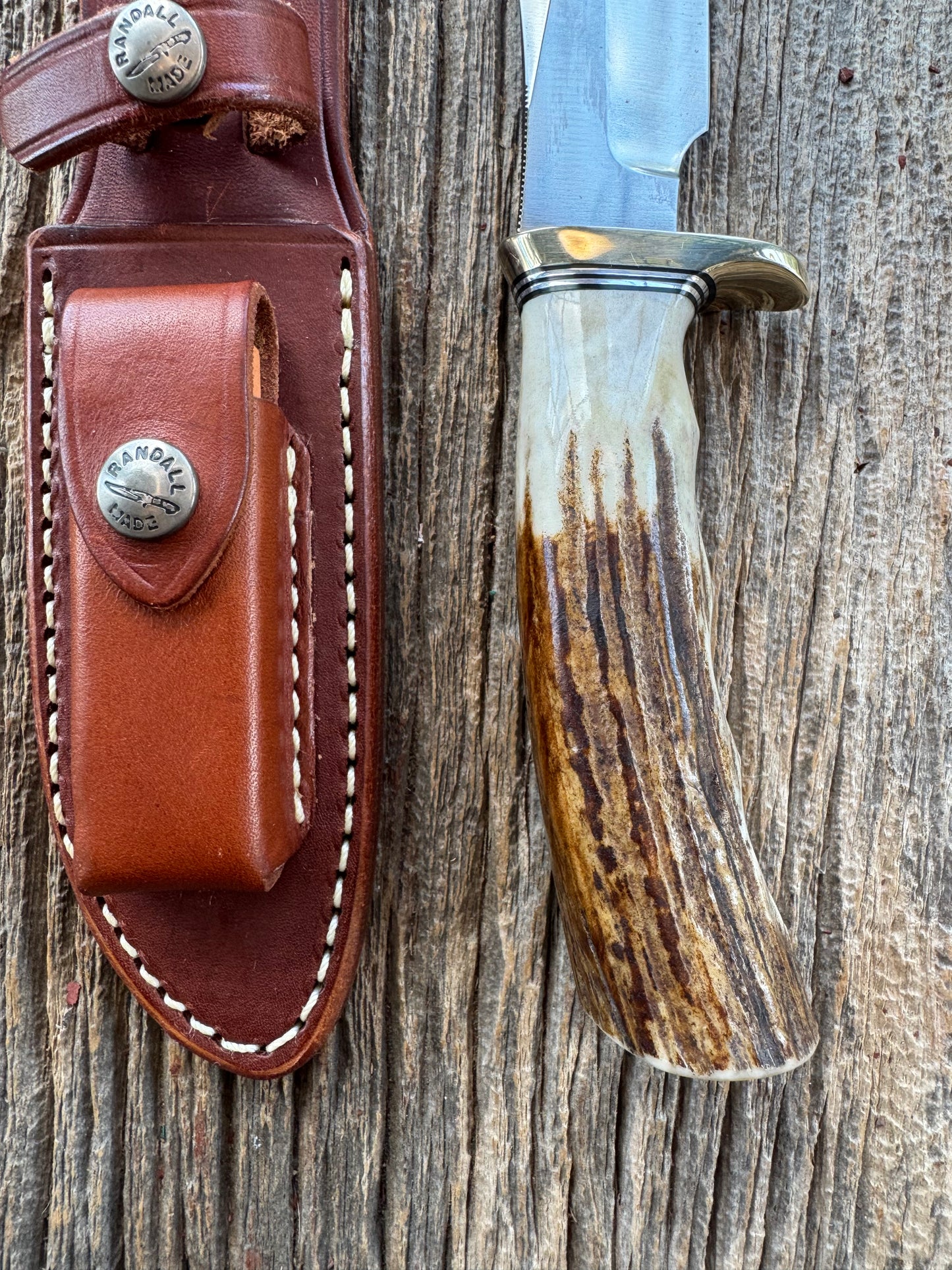 Nice Randall Model 23 Game Master in Stag with finger grooves. Stainless steel blade, Nickel silver Single hilt and Brown leather sheath.