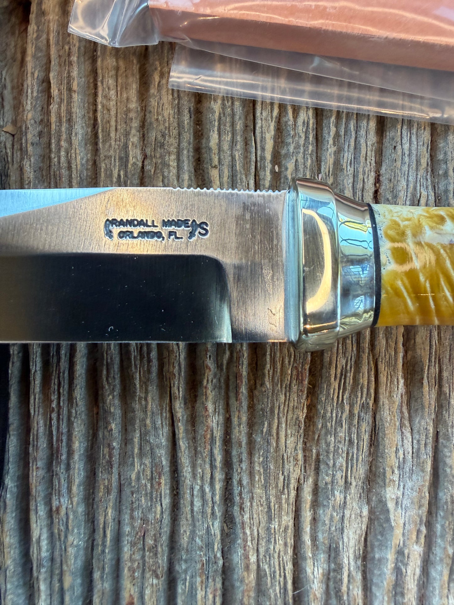 NOTE : Item is part of my personal Collection. Adding to cart will not result in sale. New in Paper Randall Model “Gambler” 4 Inch in Musk OX, Nickel collar and rounded  butt cap. Stainless blade.