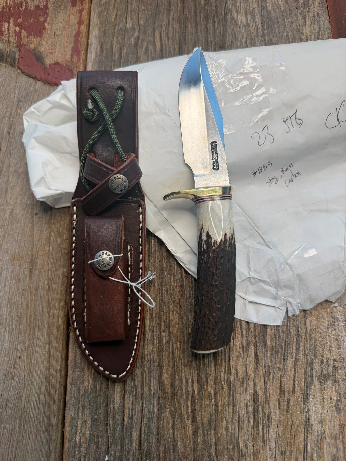 New in paper Randall Model 23 Game Master in Stag with a natural end. Carbon steel blade, Brass Single hilt and Brown leather sheath.