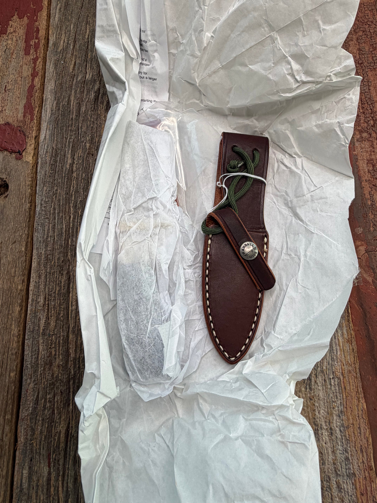New in paper Randall Model 11-3 Alaskan Skinner in Stag with a natural end. Carbon steel blade, Brass Single hilt and Brown leather sheath.