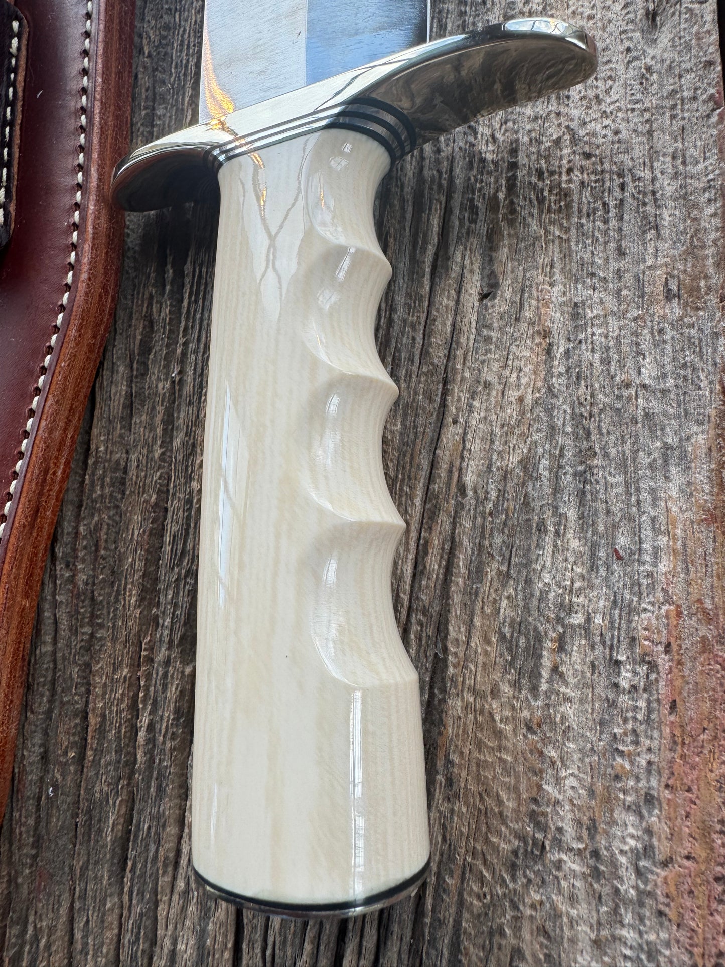 New in Paper Model 12-11 Smithsonian “Smitty” Bowie. Beautiful Dave Warthers Resin with finger grooves and a Nickel silver hilt and butt plate.