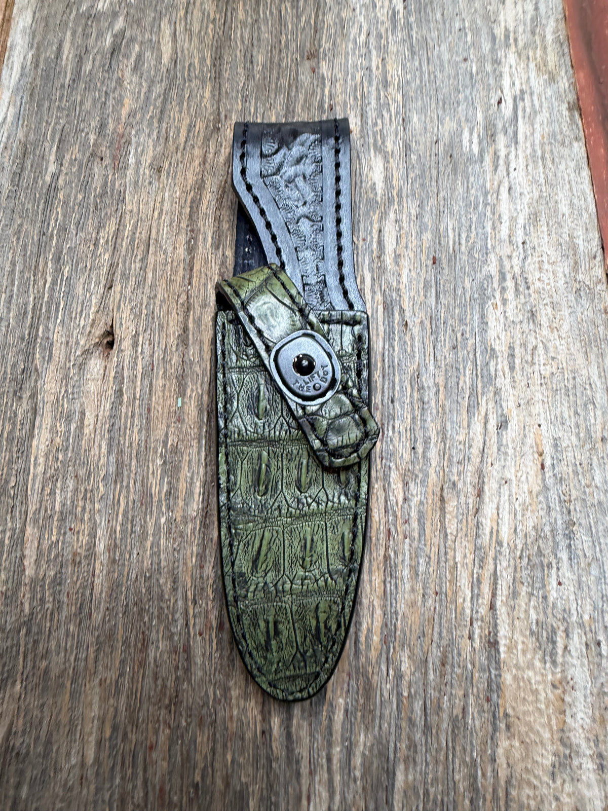 New Randall Model 8-4 Sheath in Exotic Army Green Matte Crocodile from Treeman with the newest Black Canteen snap. Killer sheath. (Copy)