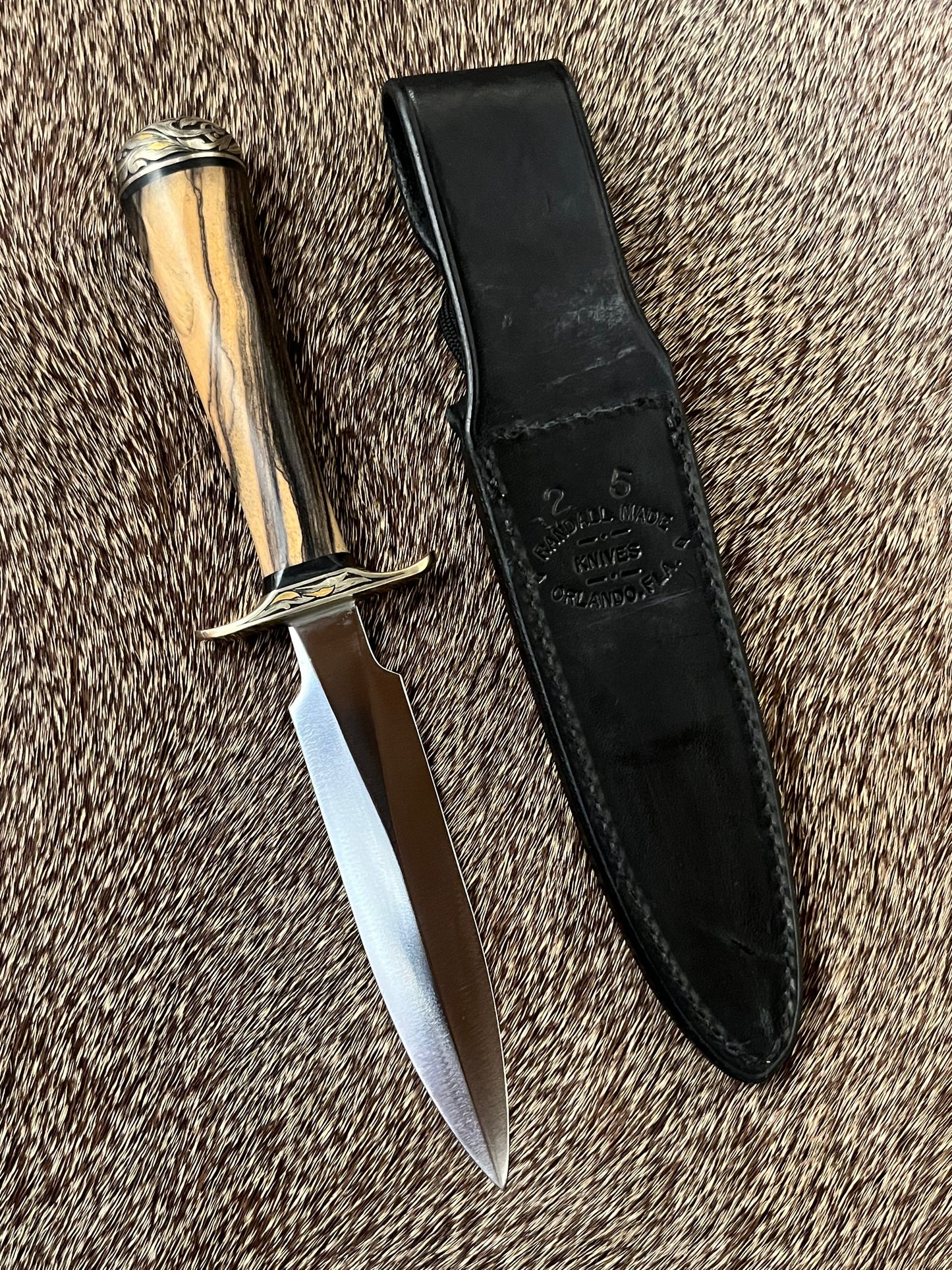Model 2-5” Black and White Ebony, Engraved by Master Engraver Jere Davidson with Gold Inlay