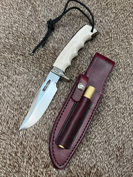 Stanaback Special Stag Slab Side, this is the large Stanaback with Stainless 3 5/8” Blade, Nickel Silver Butt Plate and Single Hilt with Aluminum & Black Spacers and Engraved by Master Engraver Jere Davidson with Fine Silver inlay