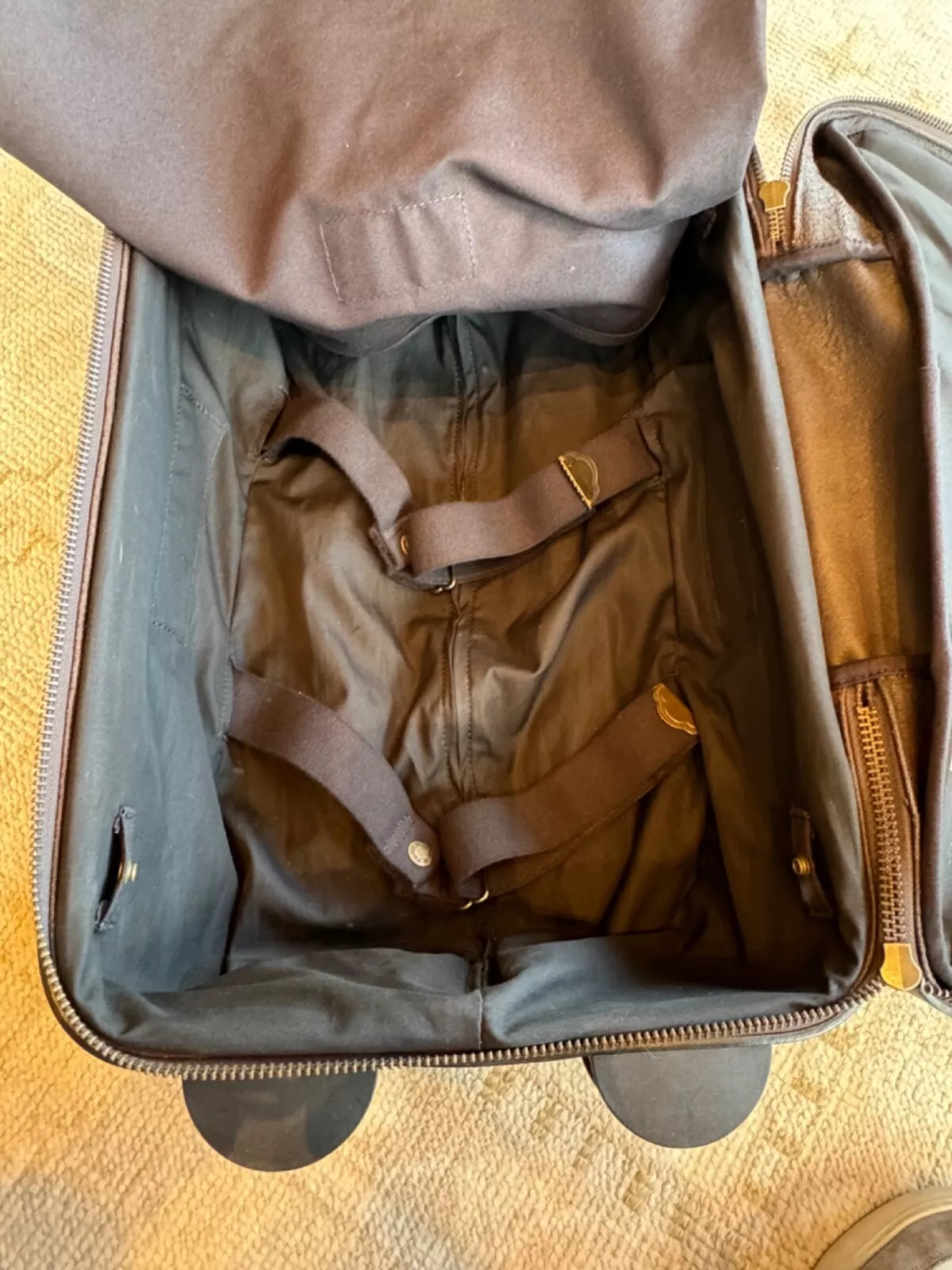 Grail Filson Weatherproof Rolling Carry-On Bag in Sierra Brown Leather New Rare