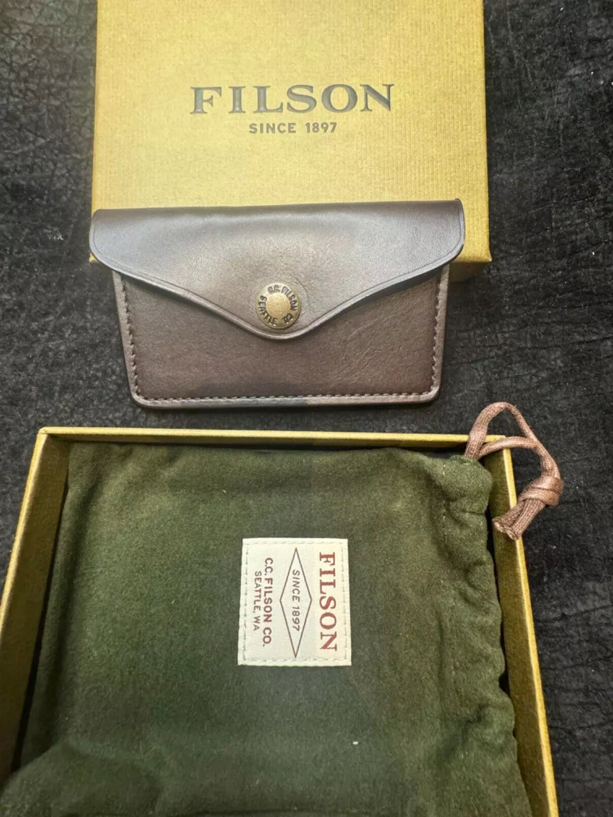 New in Box Rare Filson Snap Wallet Brown #11070440 Discontinued
