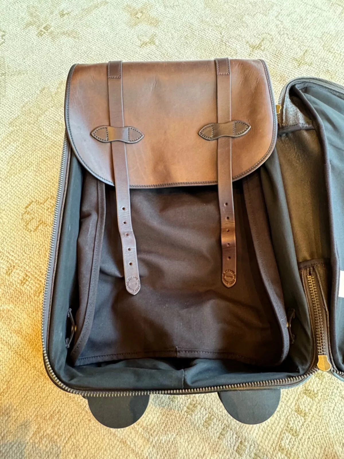 Grail Filson Weatherproof Rolling Carry-On Bag in Sierra Brown Leather New Rare
