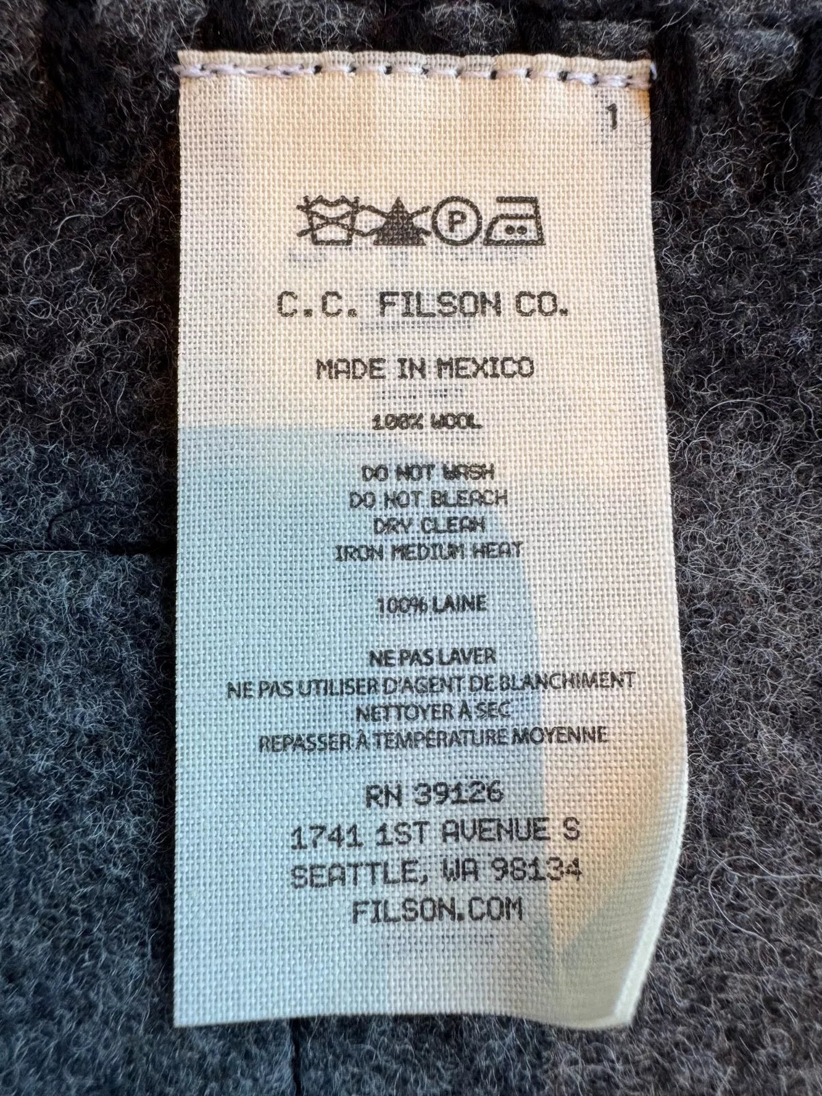 New Unused Filson Mackinaw Wool Blanket Grey and Black Imported, 20263624