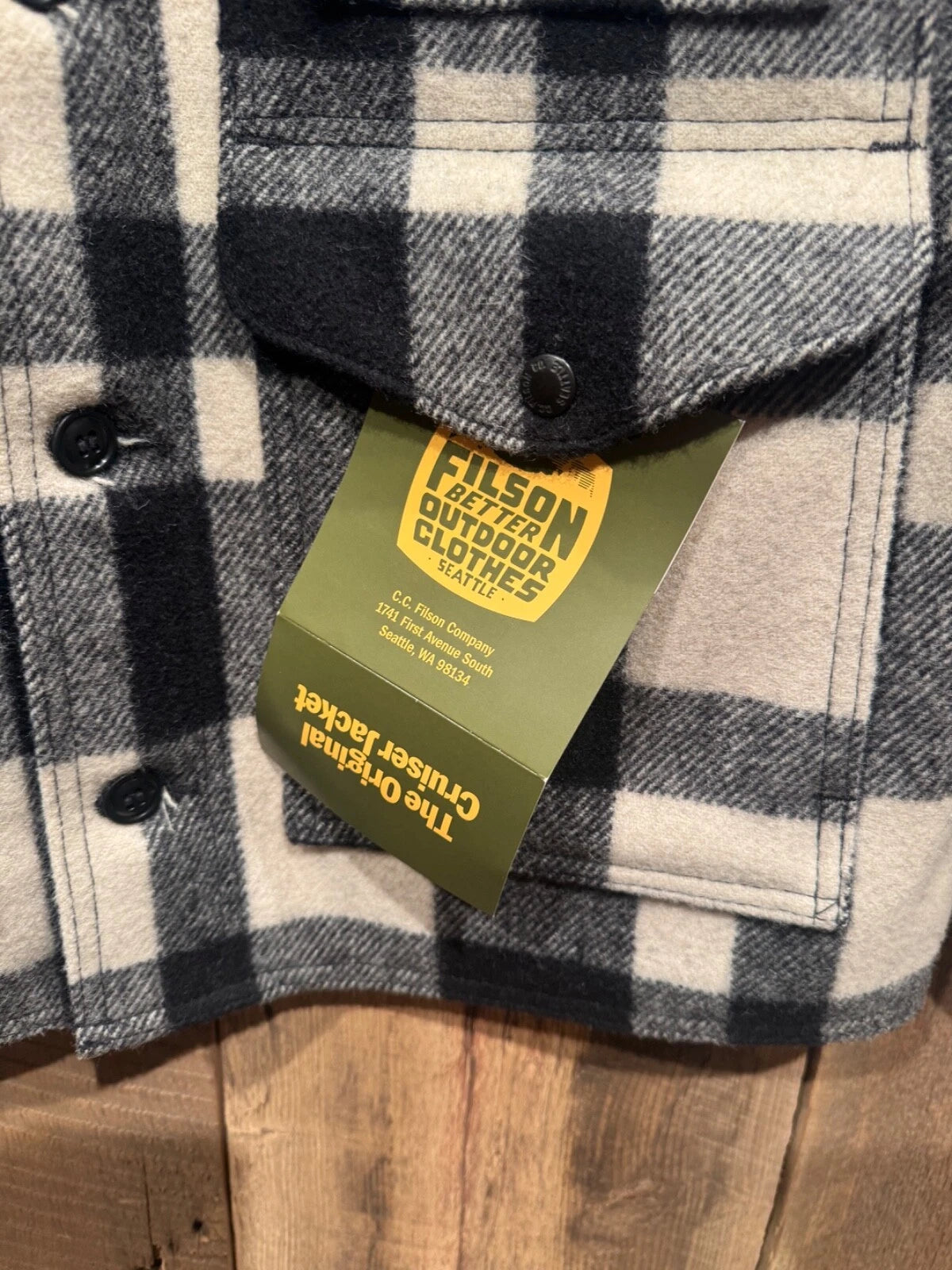 Filson Mackinaw Wool Cruiser Jacket Natural & Black Plaid Mens NWT Large