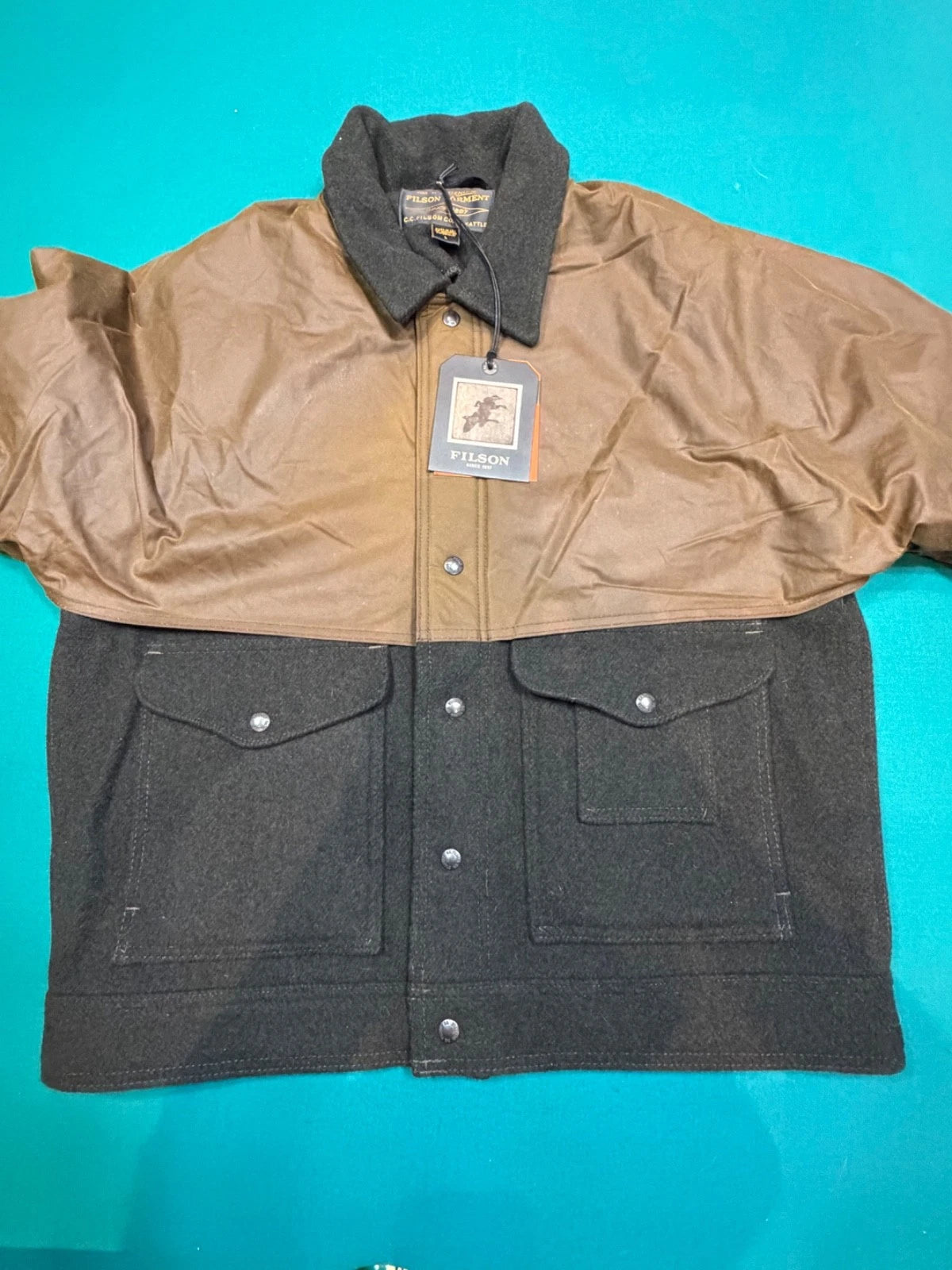 Filson Mackinaw Wool Caped Jacket Large Limited Edition  Made in USA