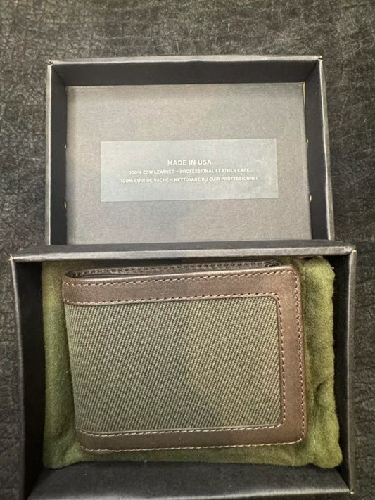 New in Box Filson Outfitter Leather Wallet in Otter Green OG Twill USA 20187879