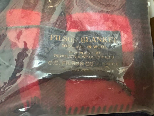 New Unused USA MADE Filson Mackinaw Wool Blanket Red and Black in the Box 11080110