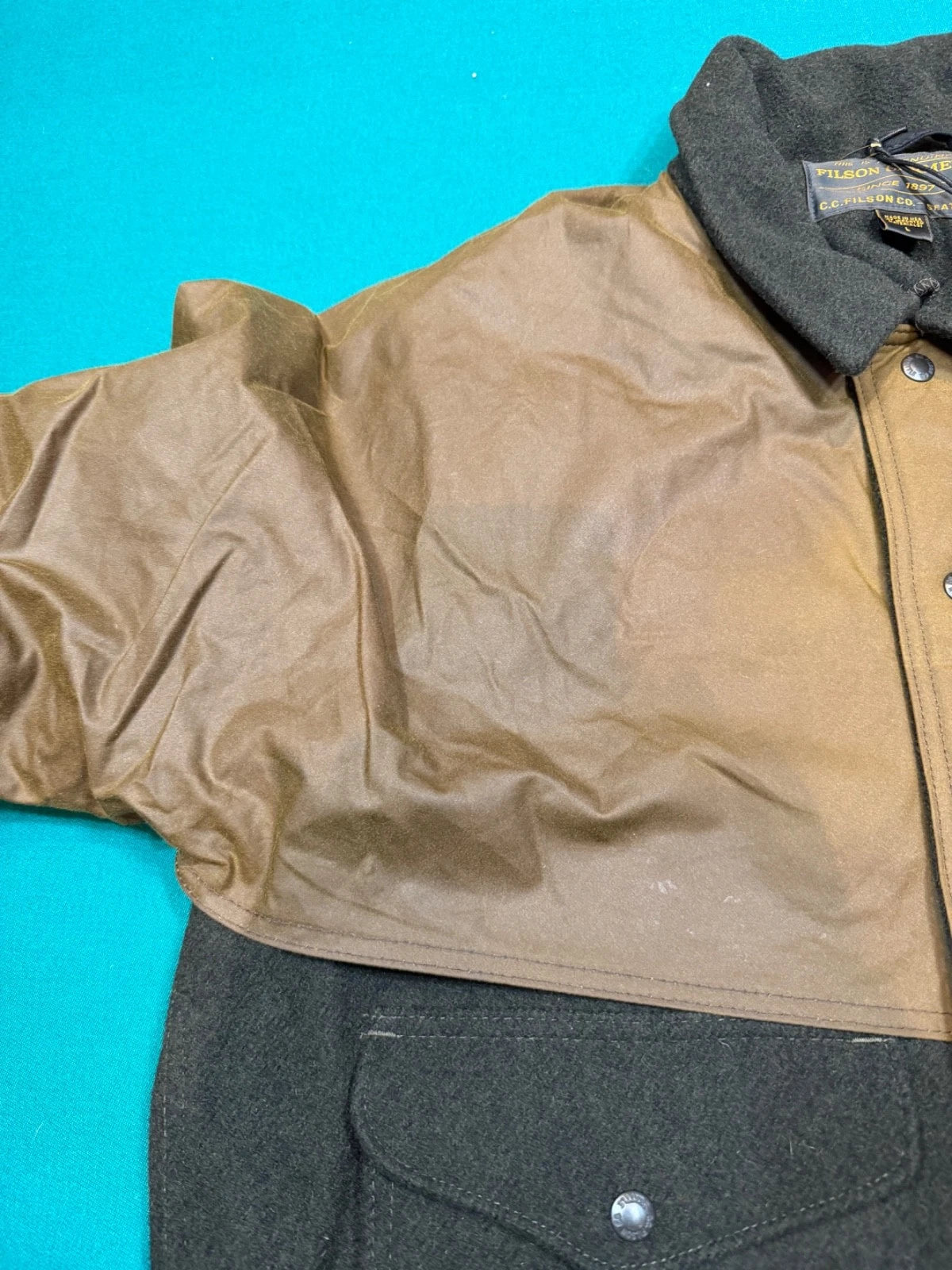 Filson Mackinaw Wool Caped Jacket Large Limited Edition  Made in USA